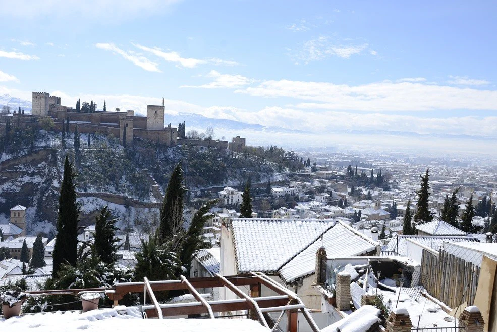 Die Alhambra: Schneefall in Granada