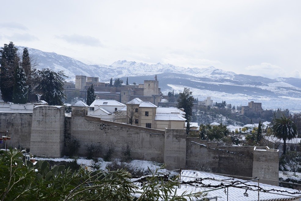 Die Alhambra: Schneefall in Granada