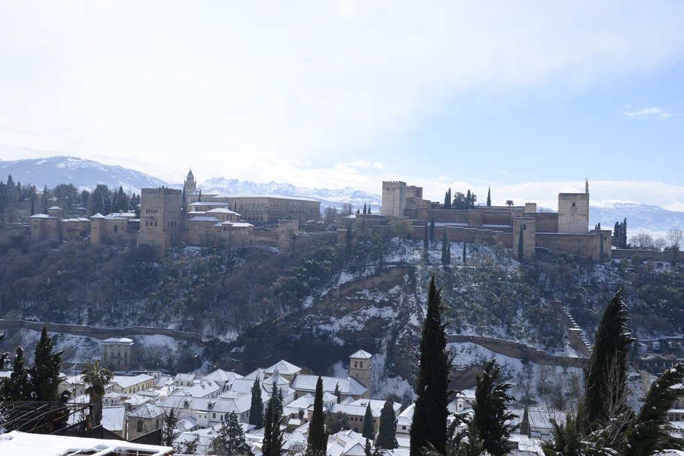 Die Alhambra: Schneefall in Granada