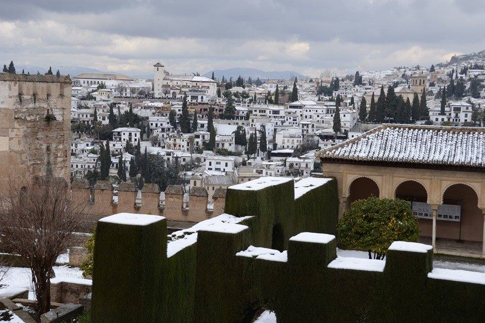 Die Alhambra: Schneefall in Granada