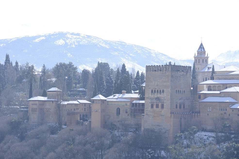 Die Alhambra: Schneefall in Granada