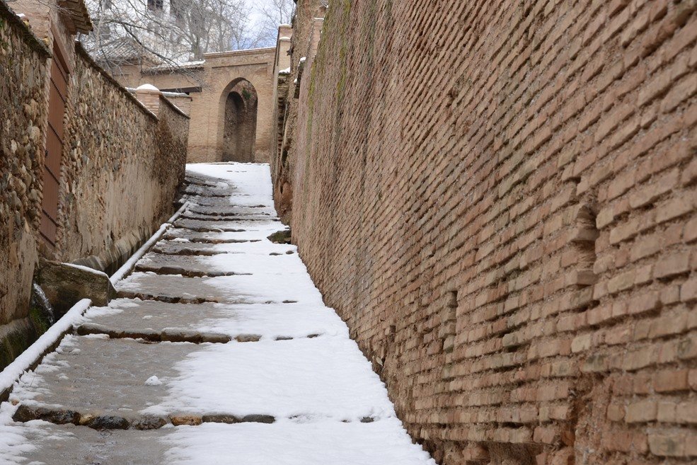 Die Alhambra: Schneefall in Granada