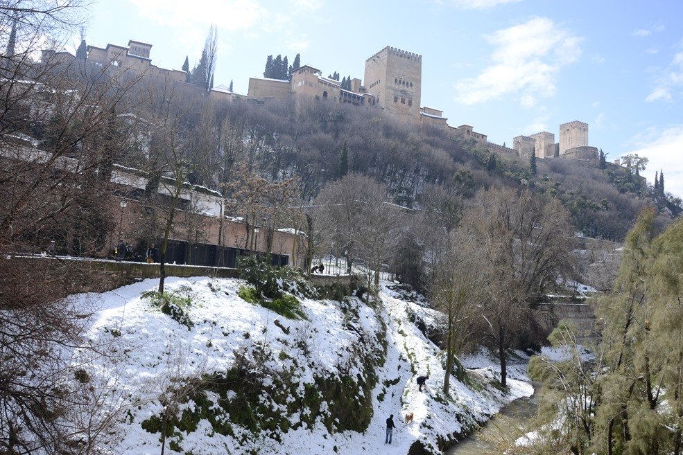 Die Alhambra: Schneefall in Granada