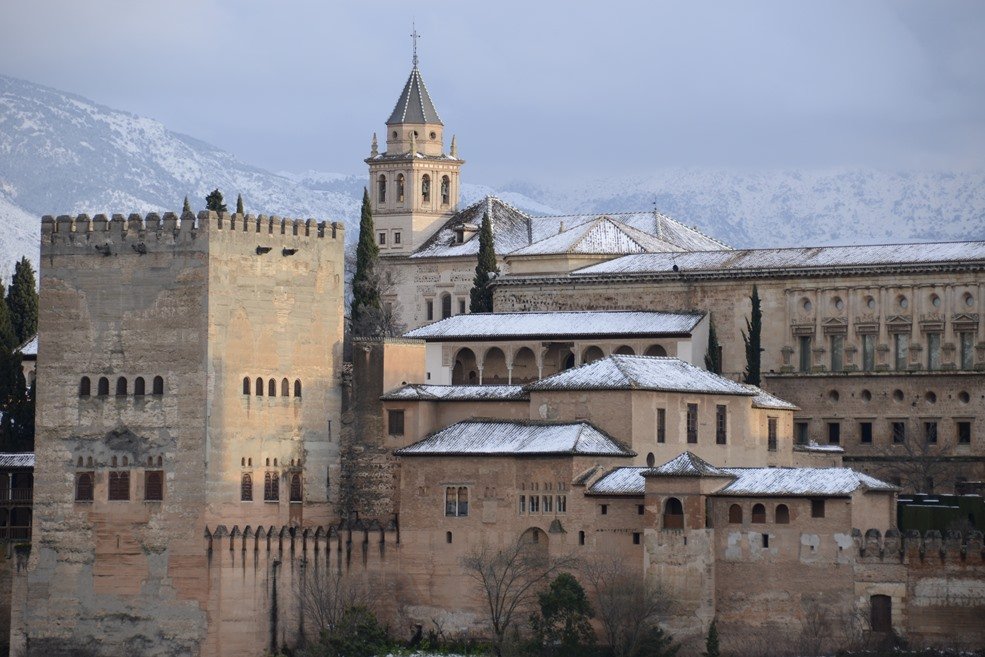 Die Alhambra: Schneefall in Granada