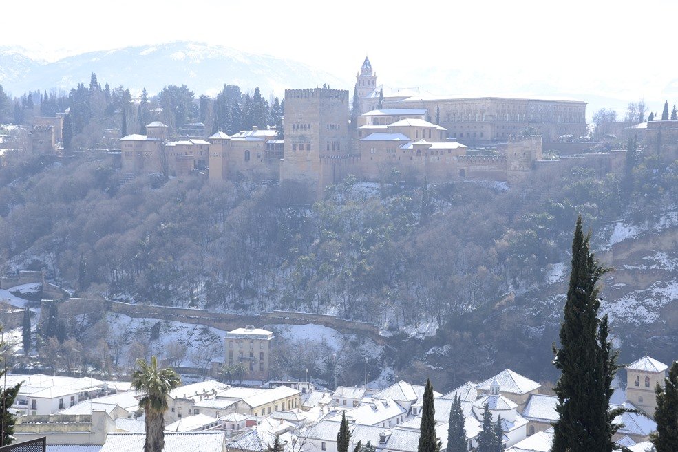 Die Alhambra: Schneefall in Granada