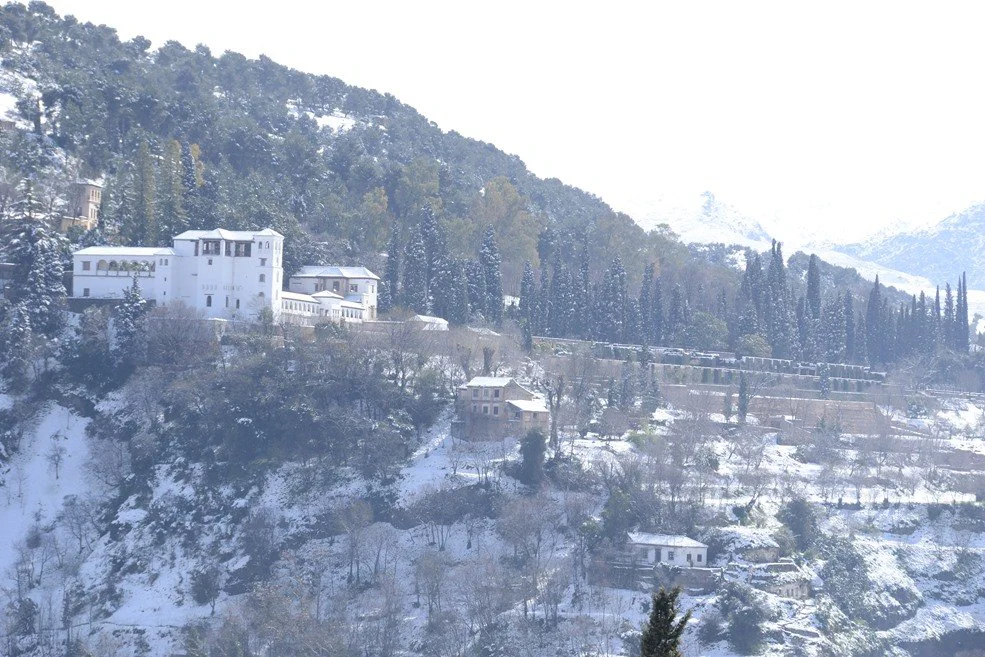 Die Alhambra: Schneefall in Granada