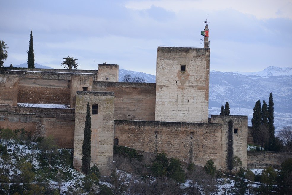 Die Alhambra: Schneefall in Granada