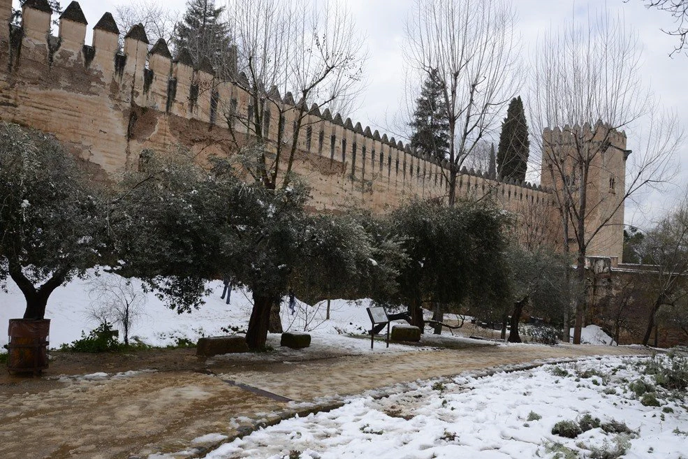 Die Alhambra: Schneefall in Granada