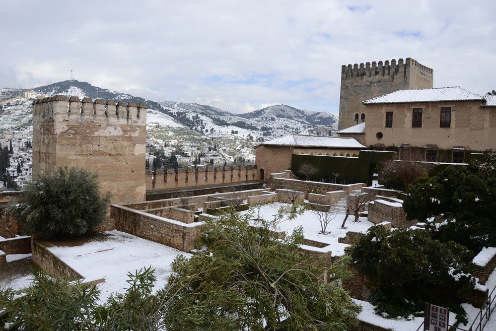 Die Alhambra: Schneefall in Granada