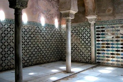 La Alhambra finaliza la restauración del Baño de Comares y abre al público la Sala de las Camas