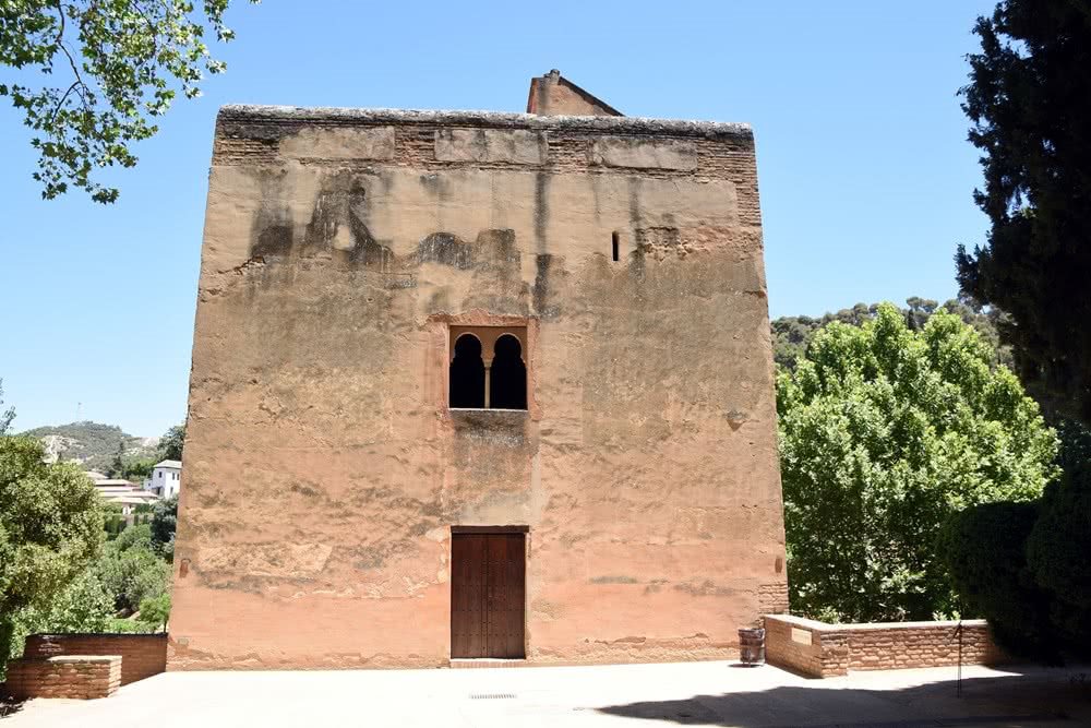 La Alhambra de Granada comienza las obras para mejorar la azotea de la Torre de las Infantas
