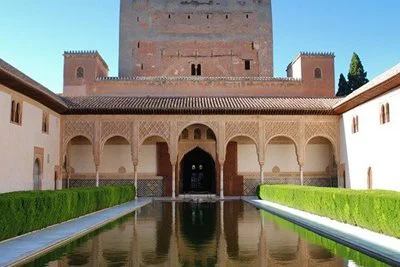 La Alhambra de Granada permanece abierta pese al cierre perimetral de la ciudad