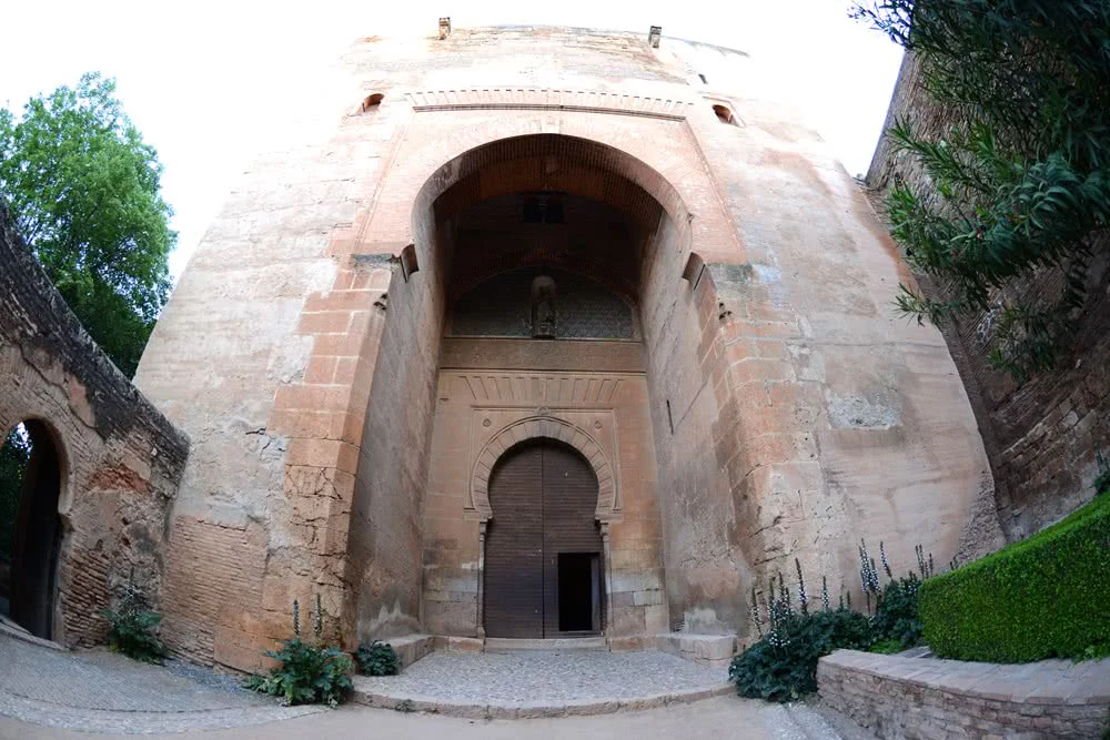 Access to the Alhambra
