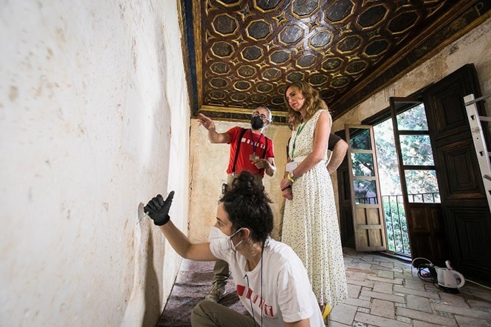 Rocío Díaz visitando los trabajos de restauración - Patronato de la Alhambra y Generalife