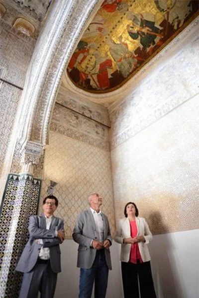 La Alhambra finaliza la restauración de las pinturas de cuero de la Sala de los Reyes