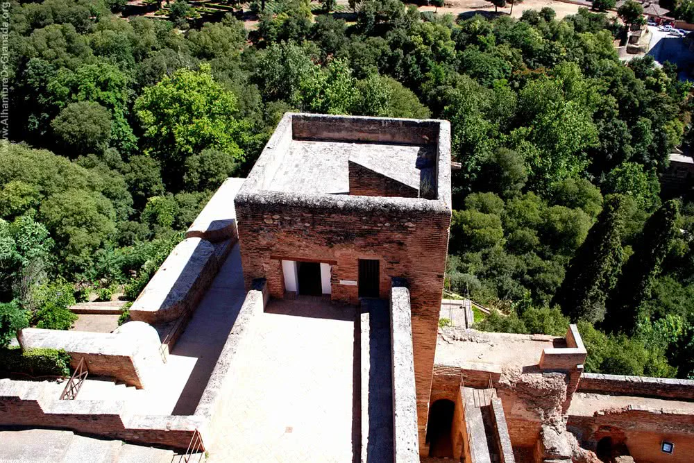 Torre de la Pólvora en la Alcazaba de la Alhambra