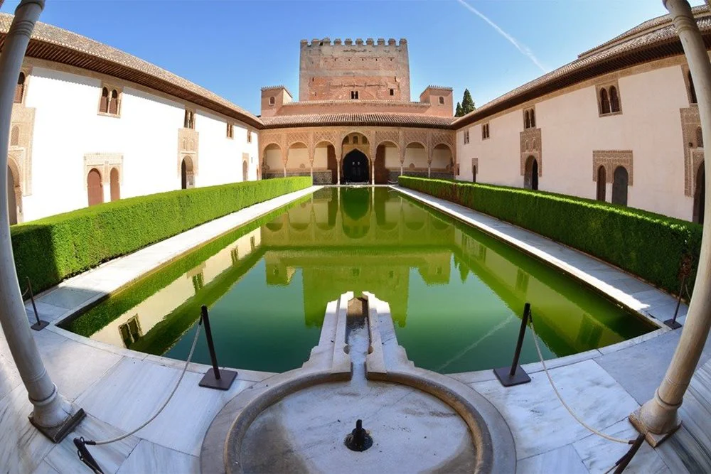 Patio de los Arrayanes desde su fuente