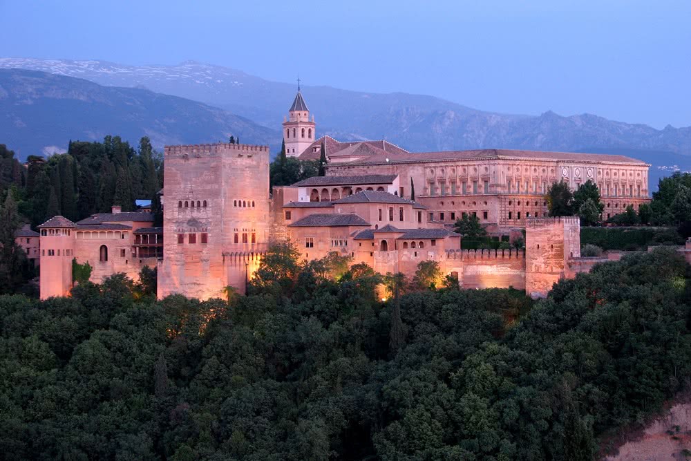 Los turistas japoneses eligen la Alhambra como sexto destino favorito del mundo
