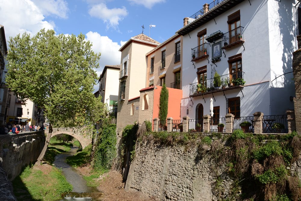 Granada: mejor con guía
