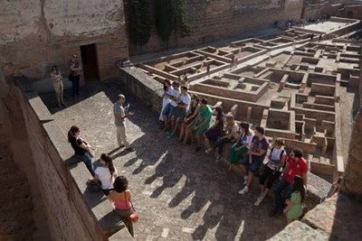 Nuevo ciclo de visitas guiadas por especialistas en la Alhambra de Granada