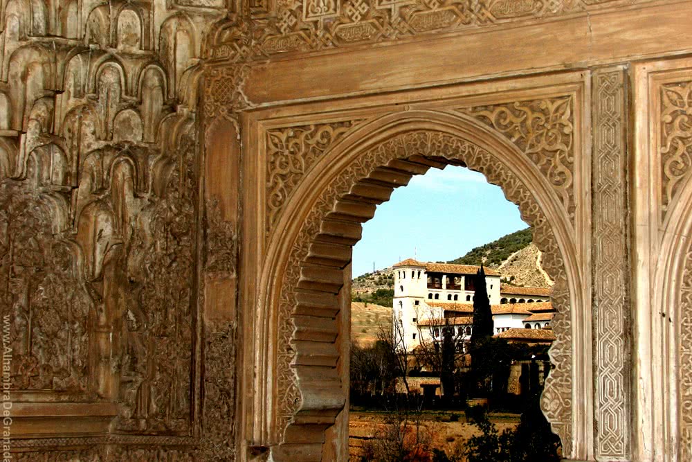 Vista del Generalife desde el interior de la Torre de las Infantas