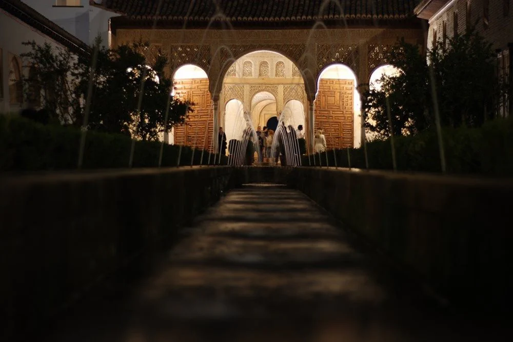 Patio de la Acequia del Generalife por la noche