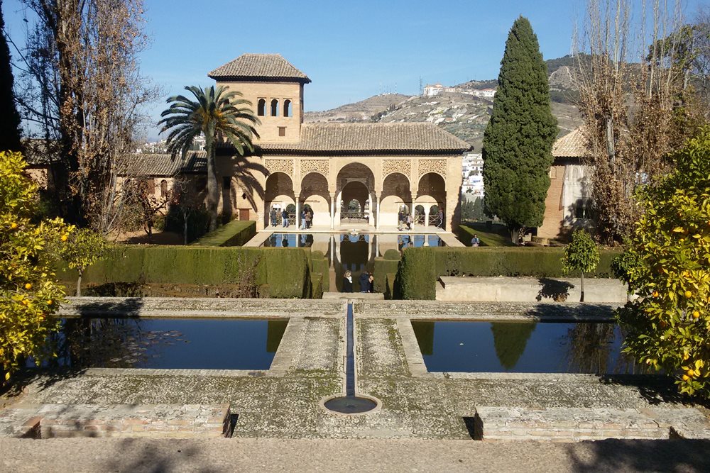 La Alhambra de Granada acoge la exposición “Jardines del Generalife y la Alhambra. El milagro que nació del agua”
La Alhambra de Granada acoge la exposición “Jardines del Generalife y la Alhambra. El milagro que nació del agua”