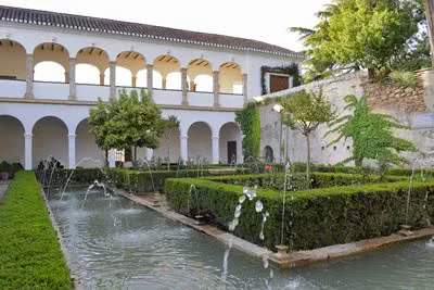 Patio del Ciprés de la Sultana