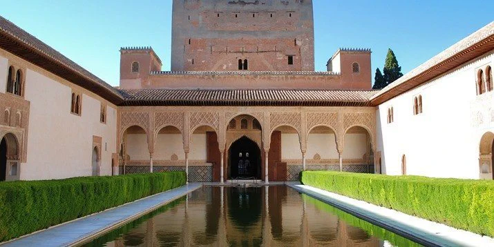 Group guided tours to the complete Alhambra - Nasrid Palaces, Alcazaba, Generalife and Gardens